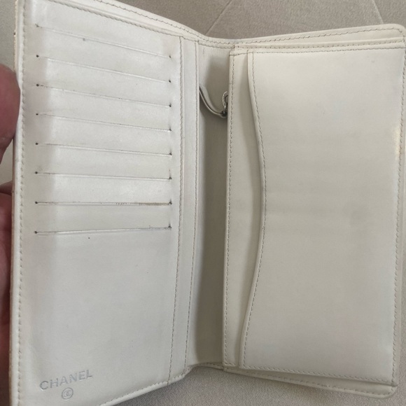 Chanel Classic Caviar Gold Wallet - Picture 5 of 9